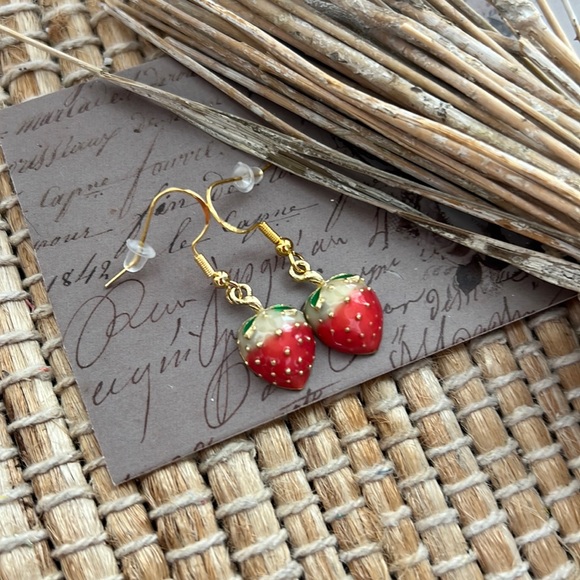 🍓💗 Strawberry earrings handmade summer novelty, cute girly - Picture 1 of 2